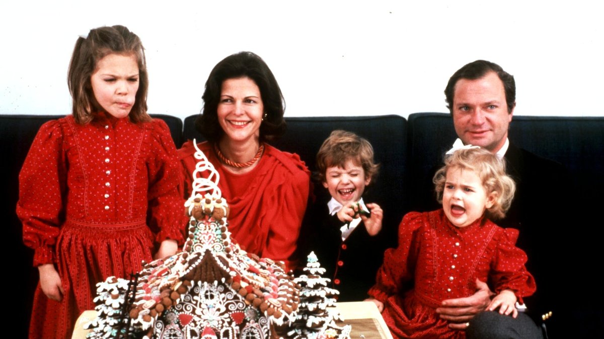 1984. Kronprinsessan äter godis, prinsen har jättekul och lillasyster Madeleine är arg.